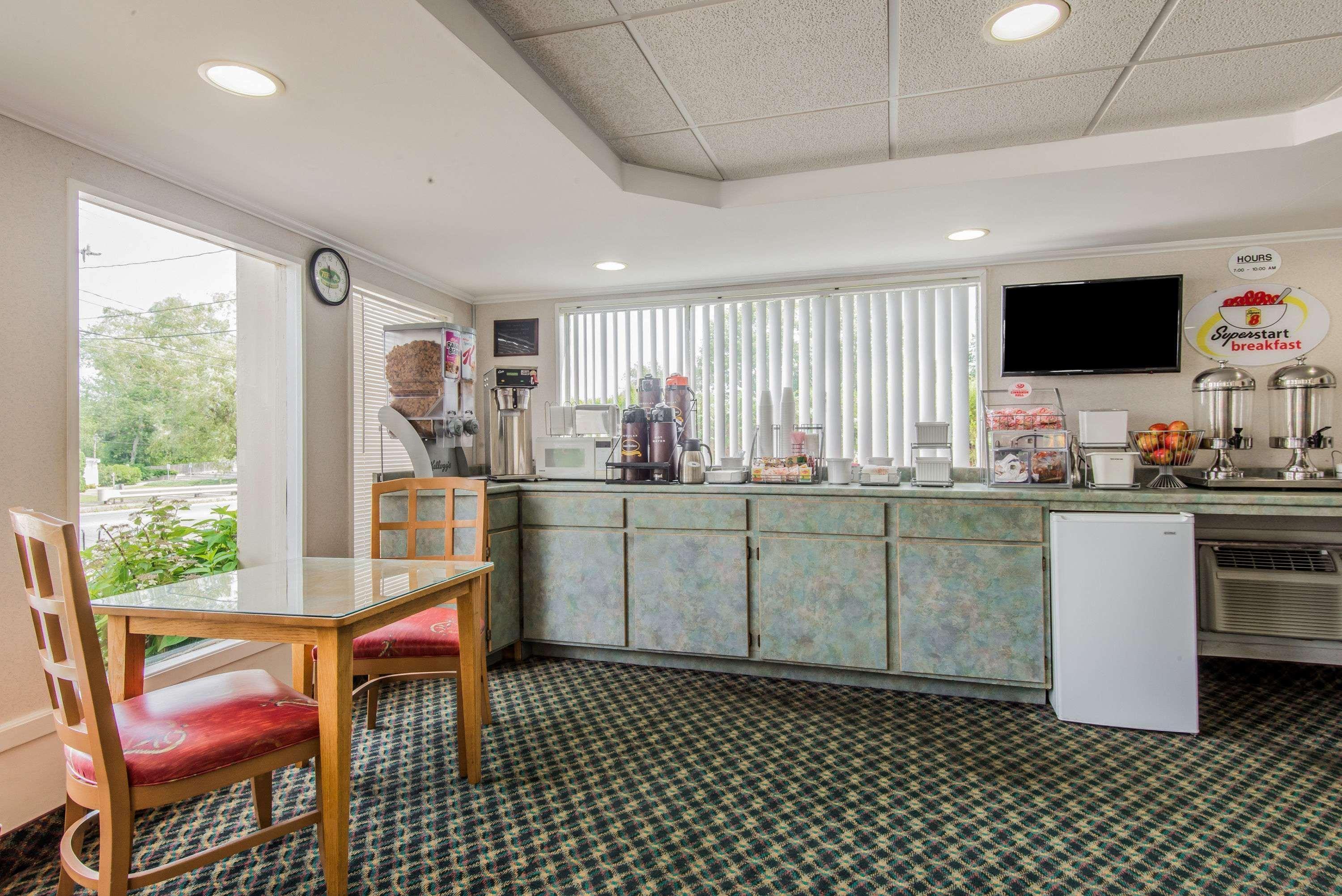 Relax Cape Cod Hyannis Hotel 2*