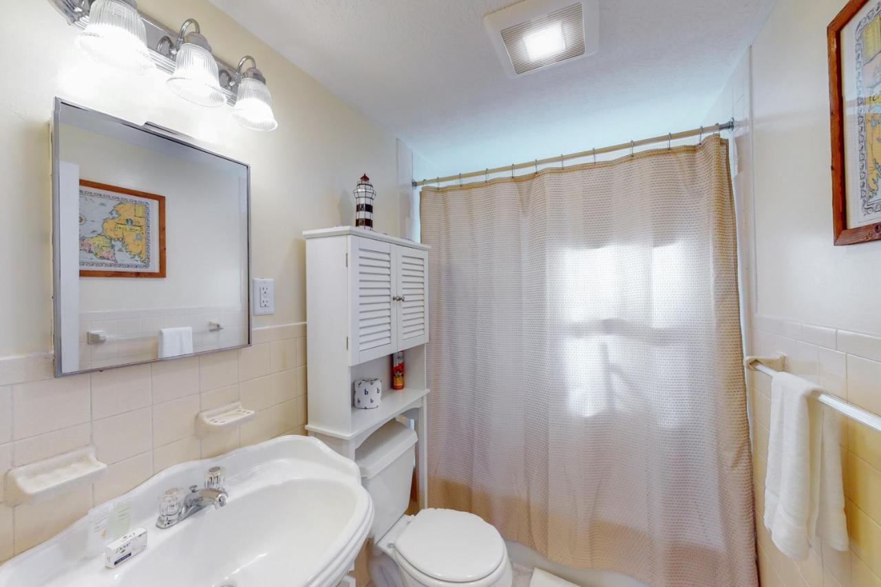 Captain's Quarters * West Yarmouth