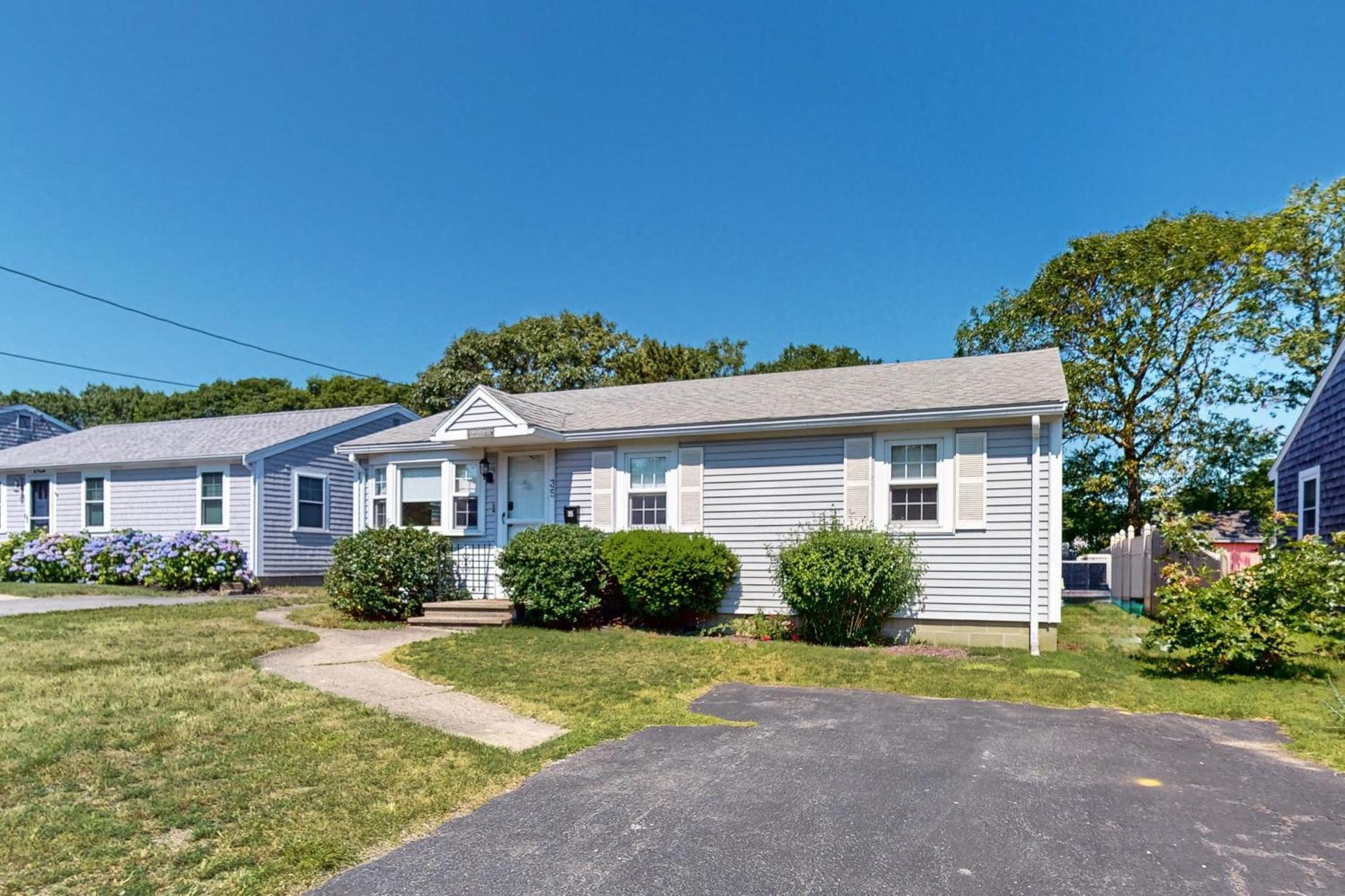 Captain's Quarters West Yarmouth