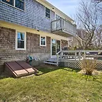 Cape Cod Family Home With Yard Walk To Beach!