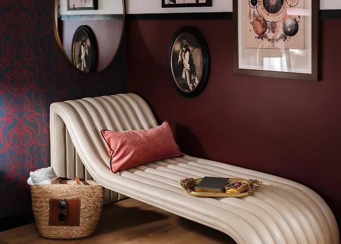 Uncommoner Hotel By Reverie Boutique Collection