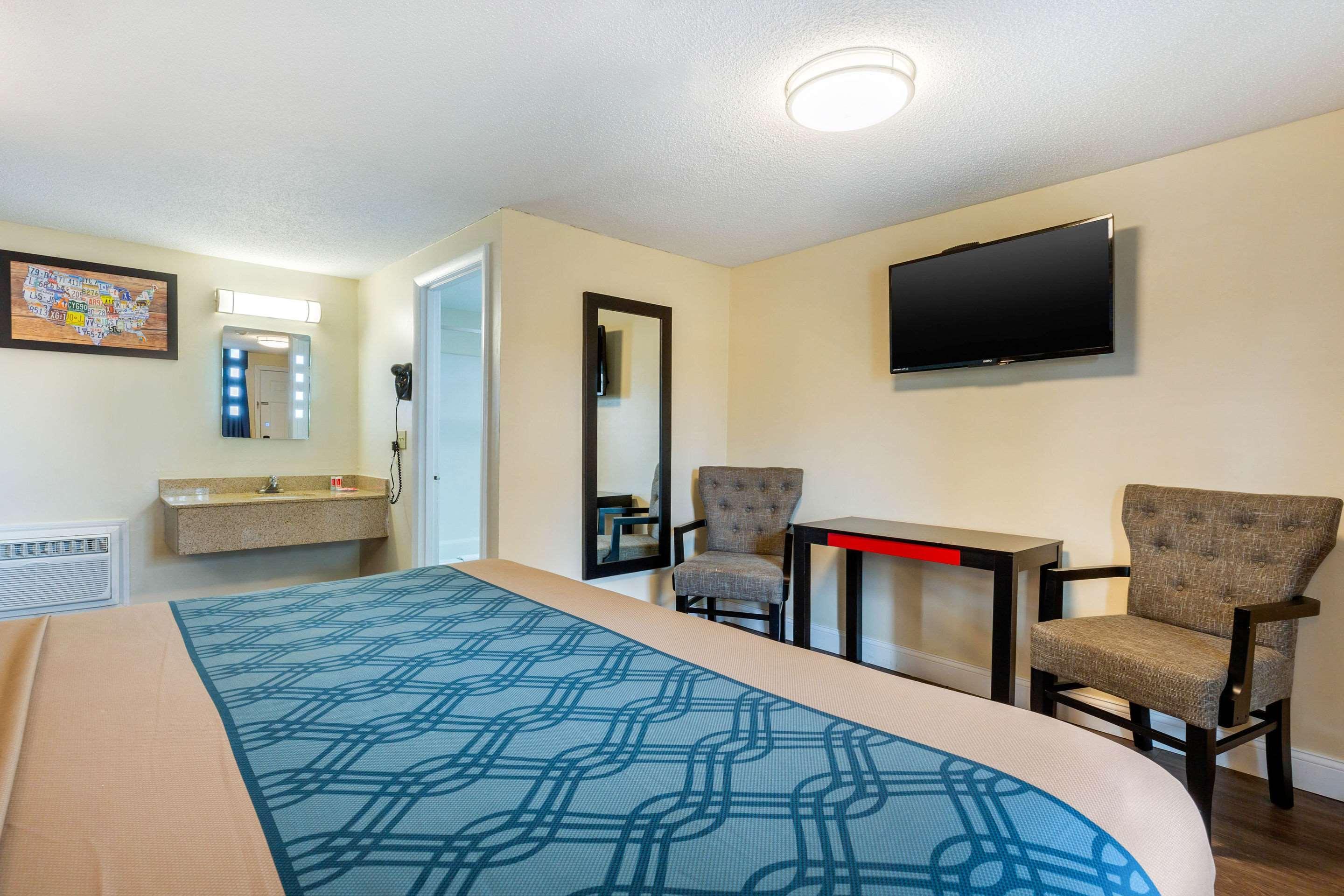 Econo By Choice - Cape Cod Lodge