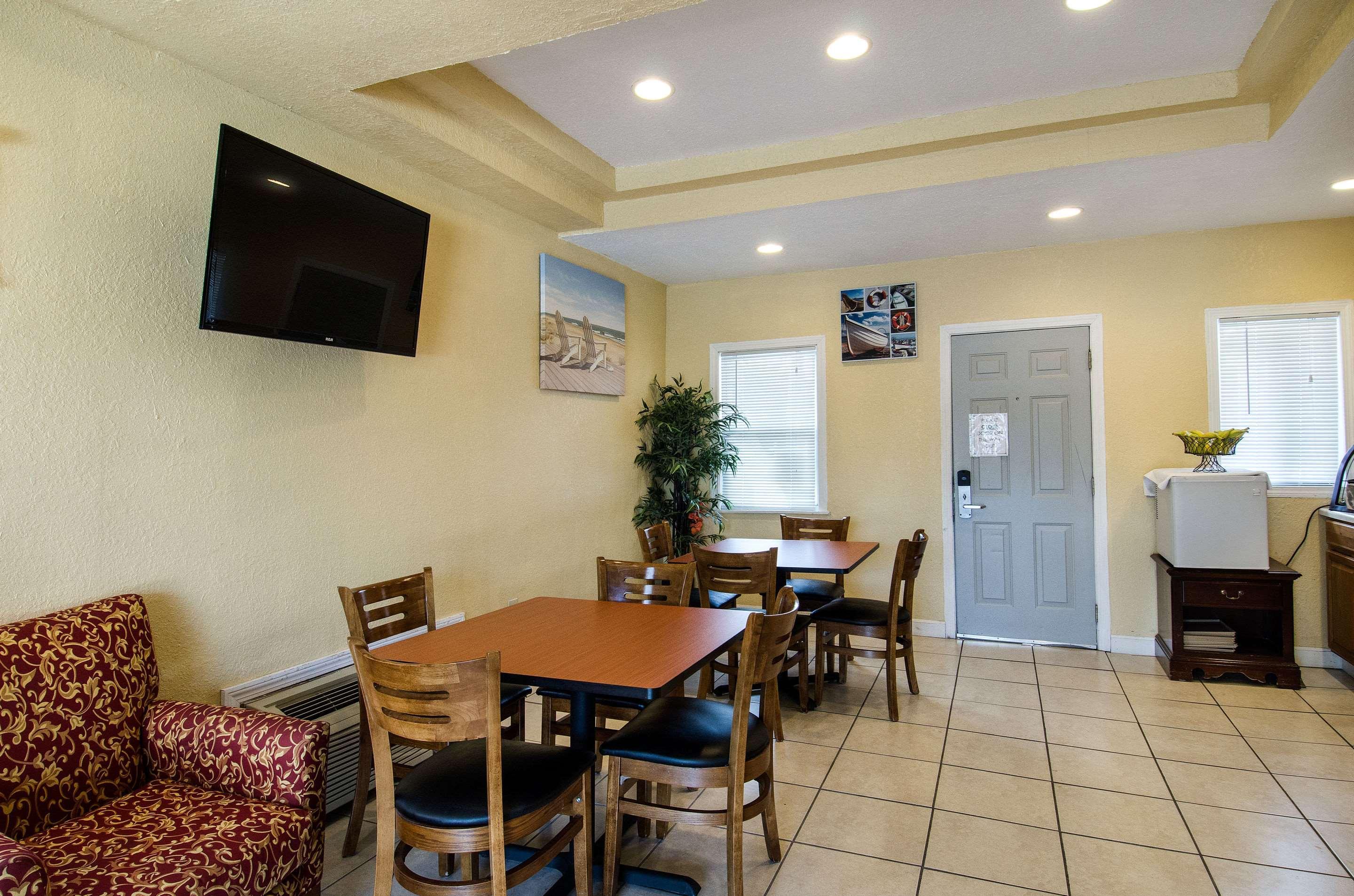Econo By Choice - Cape Cod * West Yarmouth