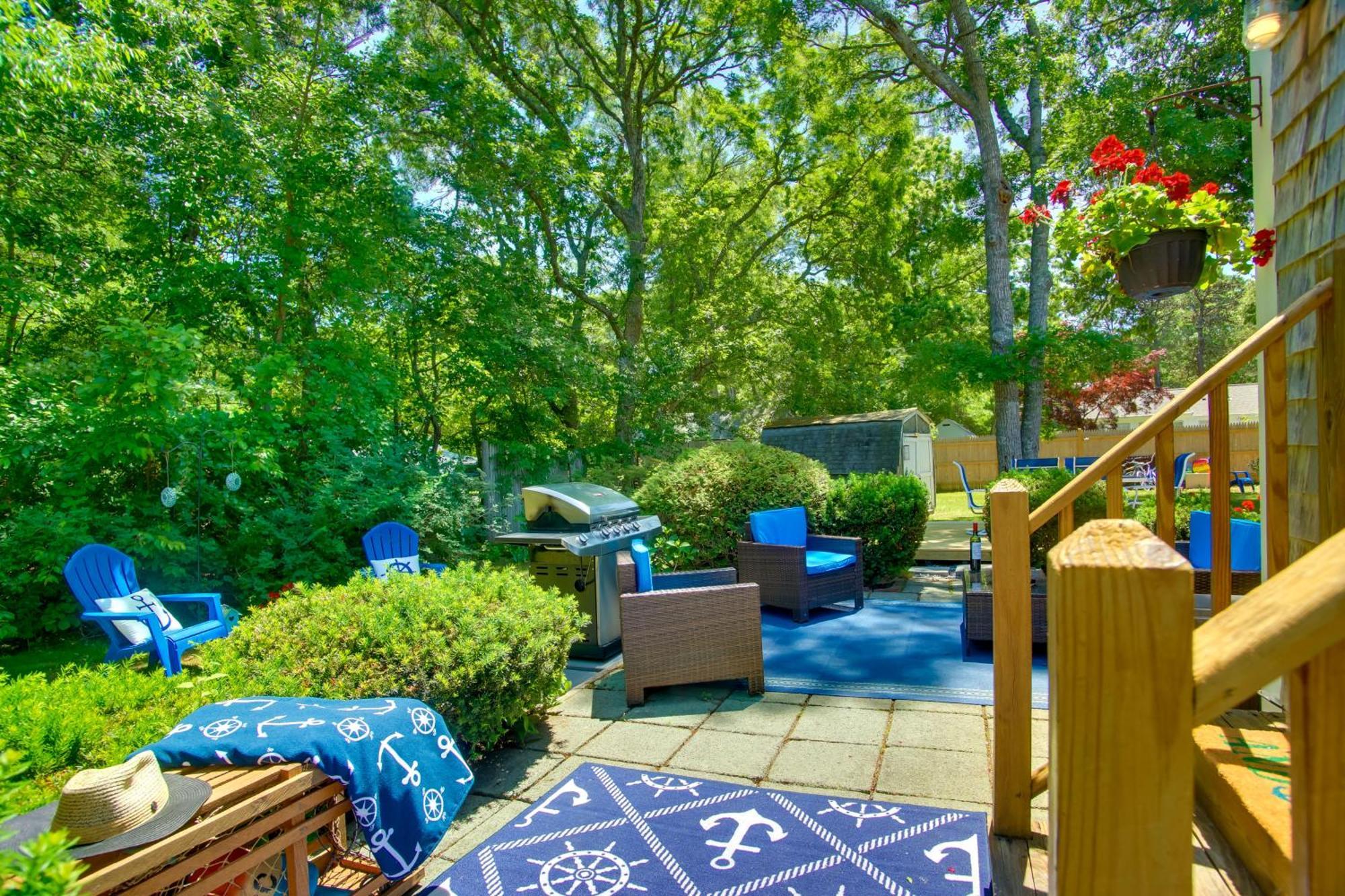 Cape Cod With Patio Less Than 1 Mi To Beaches! Holiday home