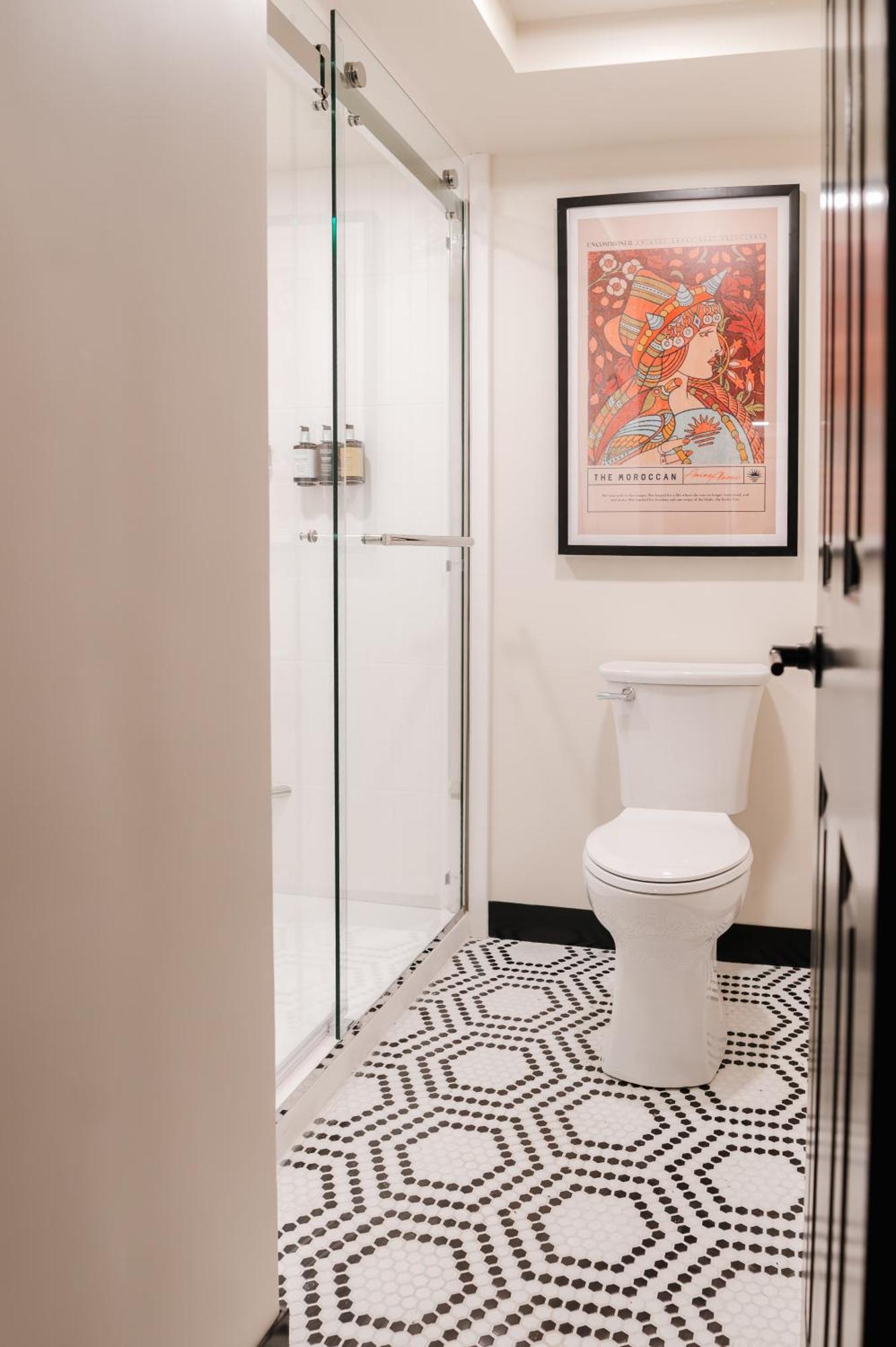 Uncommoner By Reverie Boutique Collection 4* West Yarmouth